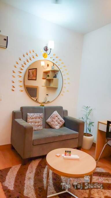 Top Luxury & Couple Friendly Stay Gp By Taj Suites & Studios #New Year Party & Stay Noida Exterior photo