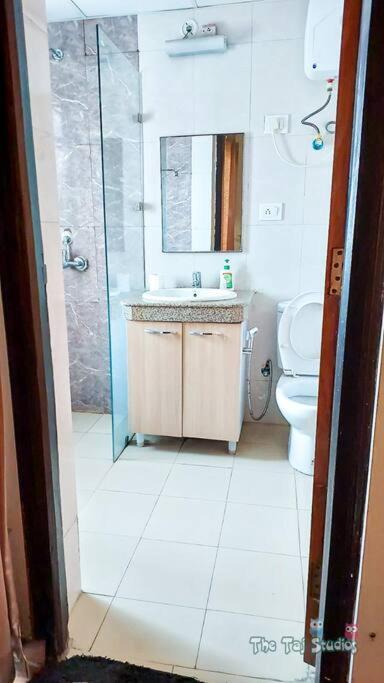 Top Luxury & Couple Friendly Stay Gp By Taj Suites & Studios #New Year Party & Stay Noida Exterior photo