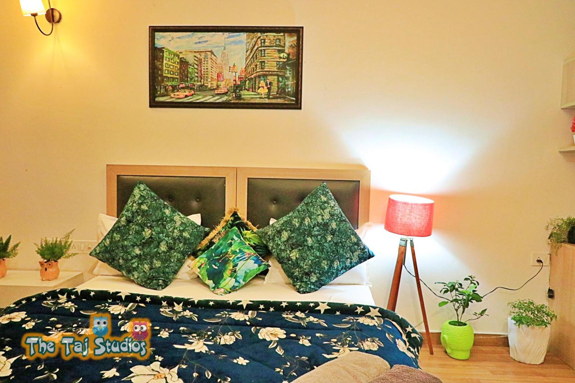 Top Luxury & Couple Friendly Stay Gp By Taj Suites & Studios #New Year Party & Stay Noida Exterior photo